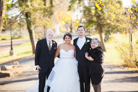 wedding picture with mom and dad